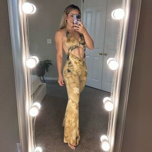 HALTER NECK CUTOUT JUMPSUIT..